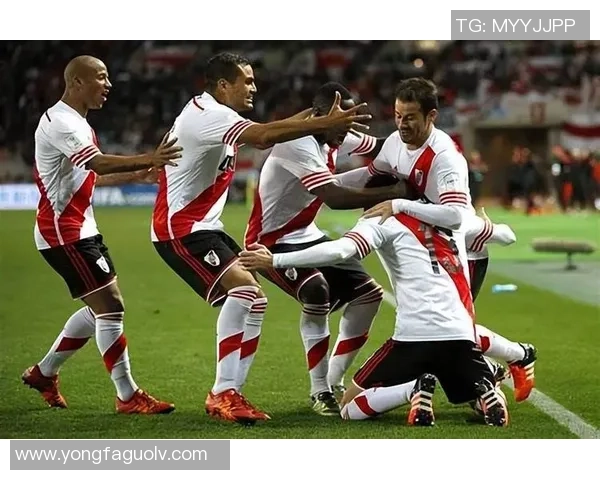 蒙特维多国民迎战河床球队的激烈对决与精彩瞬间回顾